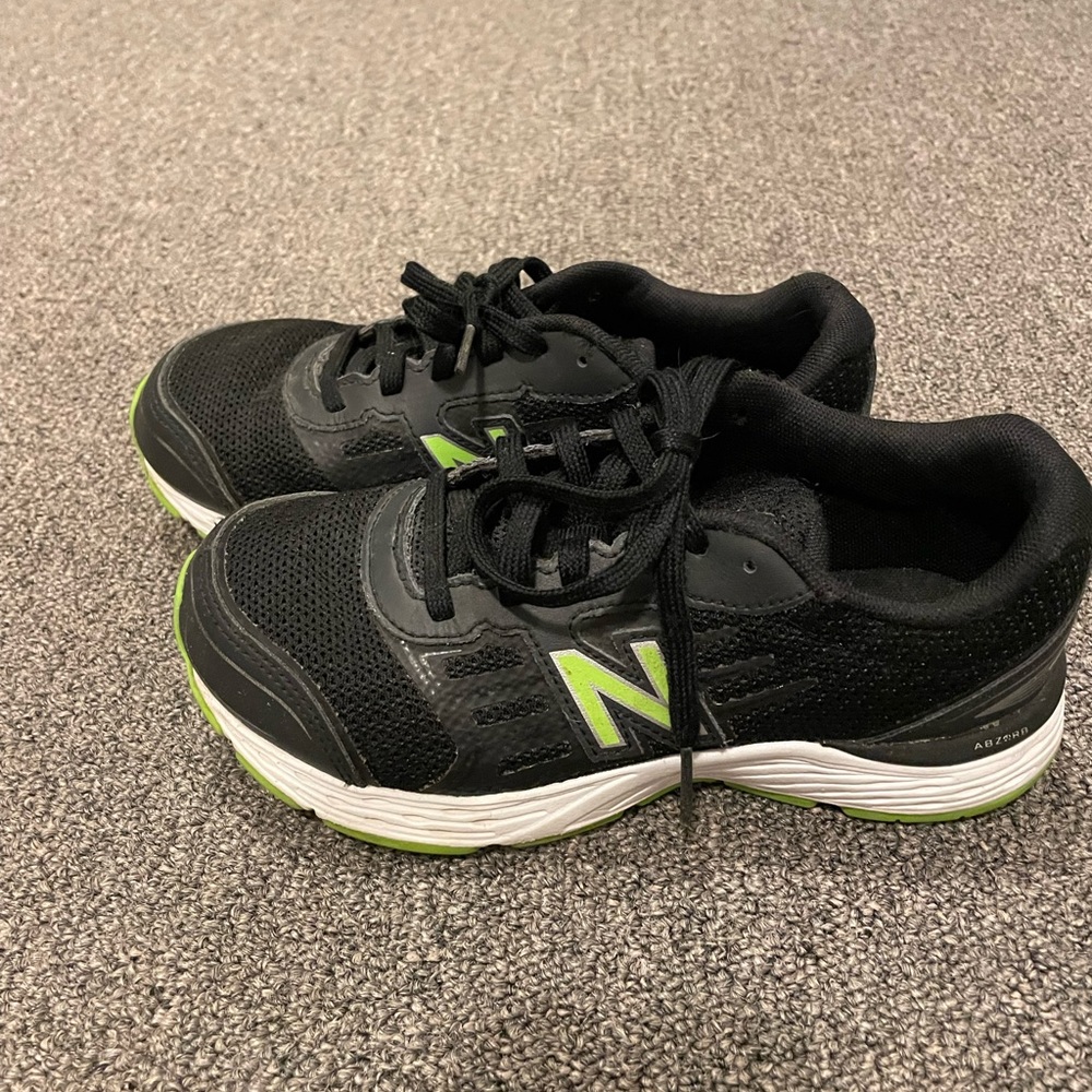 Boys New Balance, size 2.5 extra wide sneaker
